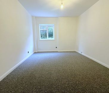 A 2 Bedroom Ground Floor Flat Instruction to Let in - Photo 1