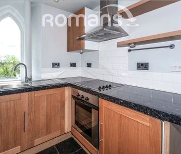 Egham Hill, Egham, Surrey, TW20 0AY - Photo 2