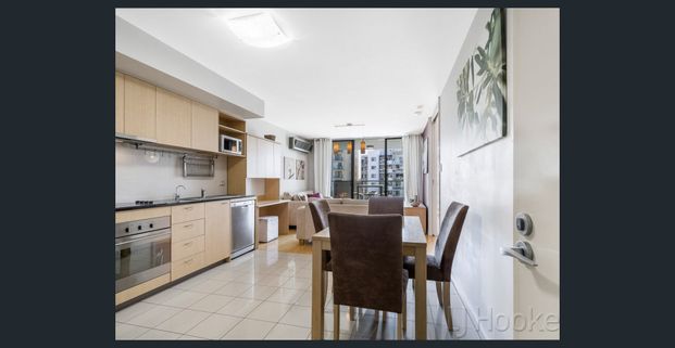 Comfortable and Stylish - Photo 1