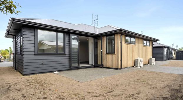 Sought-after location, easy lock up and leave lifestyle! - Photo 1