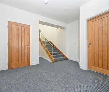 2 bedroom Flat To Let - Photo 4
