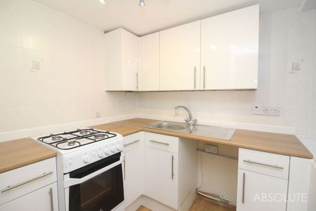 2 bed mid-terraced house to rent in Ellacombe Road, Torquay, TQ1 - Photo 4