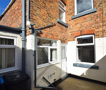 2 bedroom terraced house to rent - Photo 4