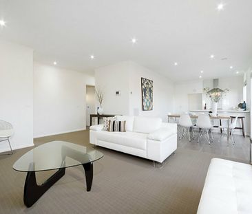 STYLISH TWO BEDROOM TOWNHOUSE! - Photo 1