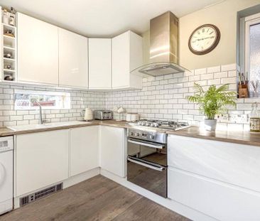 Wolsey Grove, Esher, Surrey, KT10 maisonette to rent - Photo 6