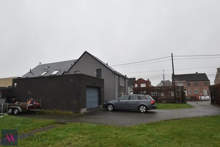 Instapklare Half-open woning met 3 slpk., terras, grote tuin, een ruime garage ((35 m²) en oprit voor meerdere wagens - Foto 3