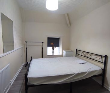 £950 PCM, Furnished Two Bedroom Second Floor Flat in Clare Street, ... - Photo 2