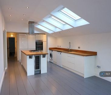 3 bedroom terraced house to rent - Photo 5