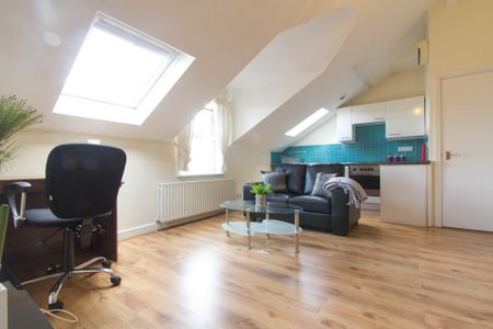 Flat 6, 2 MOOR VIEW Leeds - LS6 1AQ - Photo 4