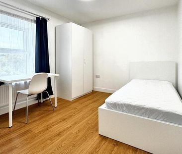 3 bedroom flat to rent - Photo 6
