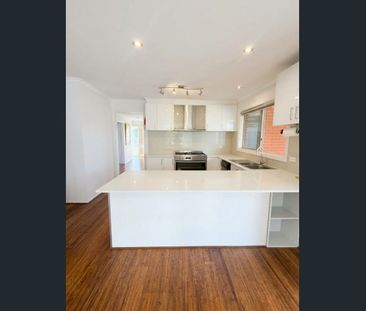 Spacious Four-Bedroom Home in Cranbourne West - Photo 5