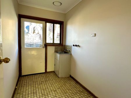 Well Appointed Unit in the Heart of Dandenong - Photo 4