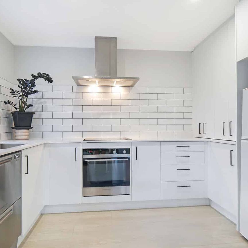 Perfect for 2 - Modern 2 Bedroom Home - Photo 1