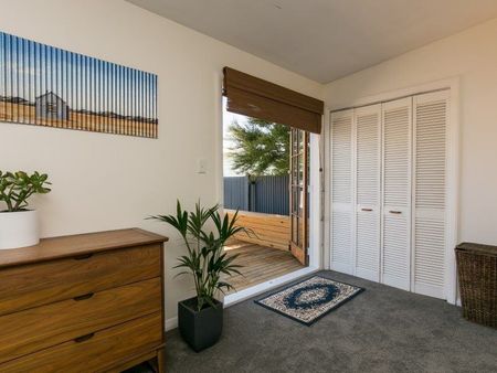 Charming 2BR Home in Lyall Bay - Photo 5