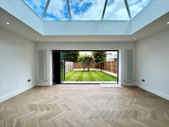 4 bedroom detached house to rent - Photo 1