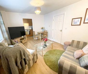 2 bedroom flat to rent - Photo 2