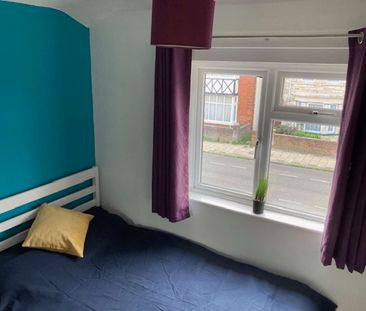 Spenser Road Room 5 - Photo 5