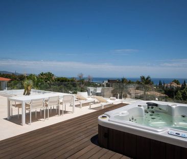 Luxury 6 bedroom Detached House for rent in Marbella, Andalusia - Photo 5