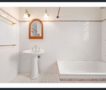 FAMILY HOME SURROUNDED BY PARKLAND AND IDEAL CENTRAL LOCATION - Photo 1