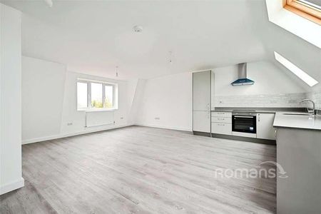 Lynchford Road, Farnborough, Hampshire, GU14 - Photo 2