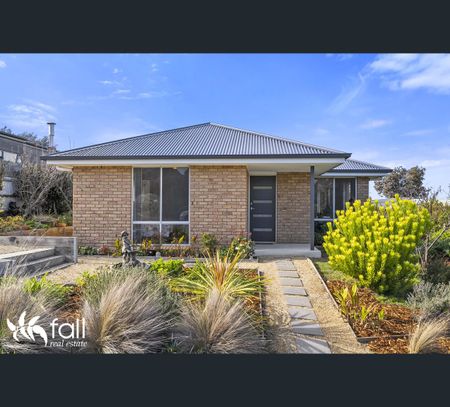 7 Southern Drive, Midway Point, Tas 7171 - Photo 2