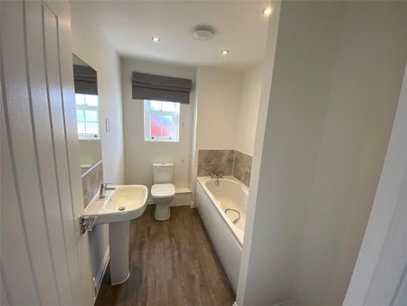 3 bedroom semi-detached house to rent - Photo 4