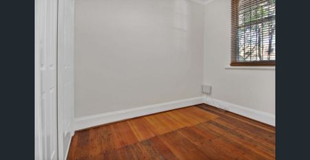 Location & lifestyle - Photo 3