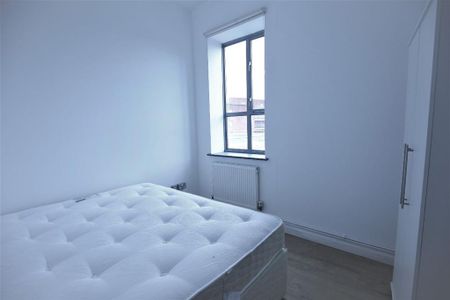 3 bedroom flat to rent - Photo 3
