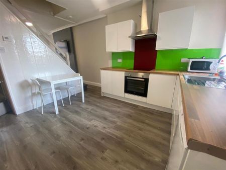 2 bedroom private hall to rent - Photo 4