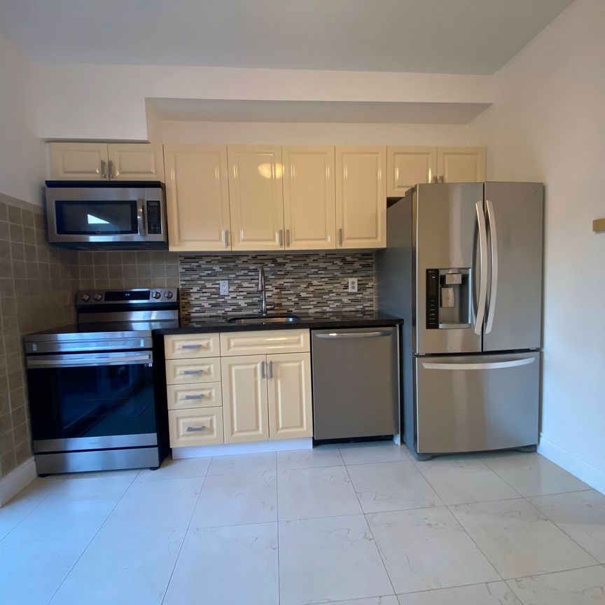 For Lease - 1524 Dupont Street Unit# Upper, Toronto, Ontario - Photo 1