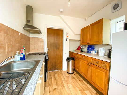 4 bedroom semi-detached house to rent - Photo 1