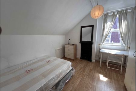 6 Bedroom Student Houses Leeds - Photo 3