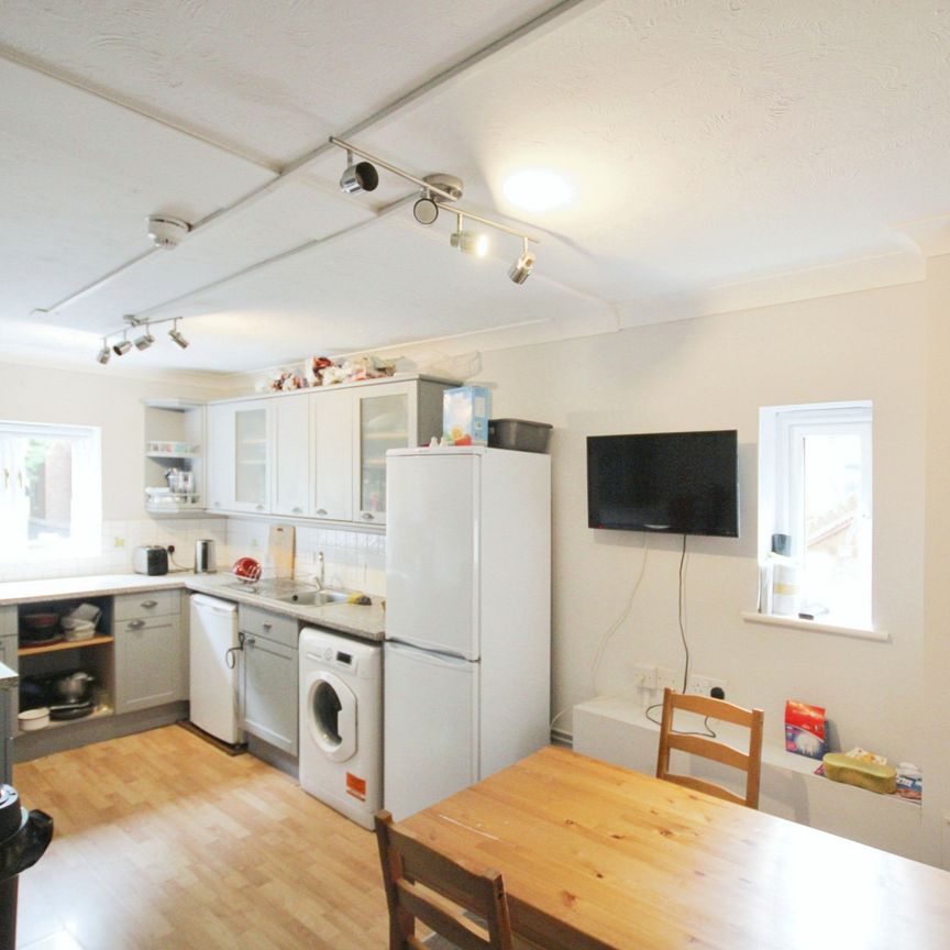 1 bedroom room to rent Nicholson Grove, Colchester, CO1 - Photo 1