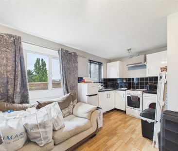 St Peters Close, Cheltenham, Gloucestershire, GL51 - Photo 4