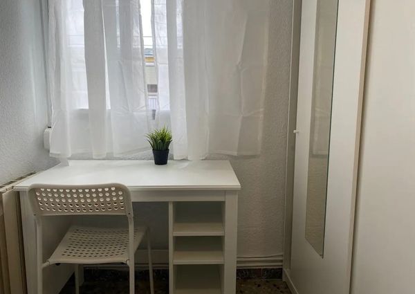 Calle de Tordegrillos, Madrid, Community of Madrid 28021