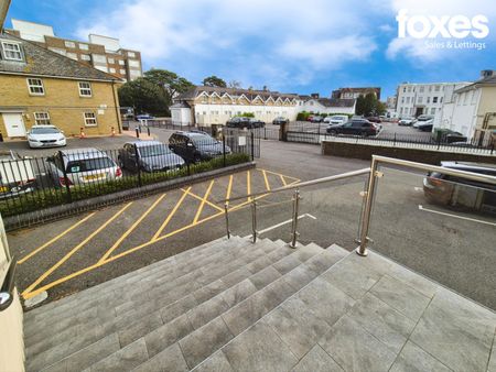 2 bed flat to rent in Tower Court, 14 West Cliff Road, Bournemouth, Dorset, BH2 5HA - Photo 2