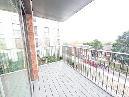 3 bedroom flat to rent - Photo 2