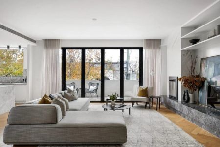 Luxury First-Floor Apartment in Prime Brighton Locale - Photo 3