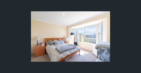 4x2 Family Home with Multiple Living Areas - Photo 3