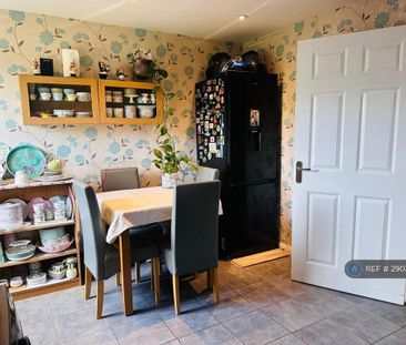 2 bedroom end of terrace house to rent - Photo 2