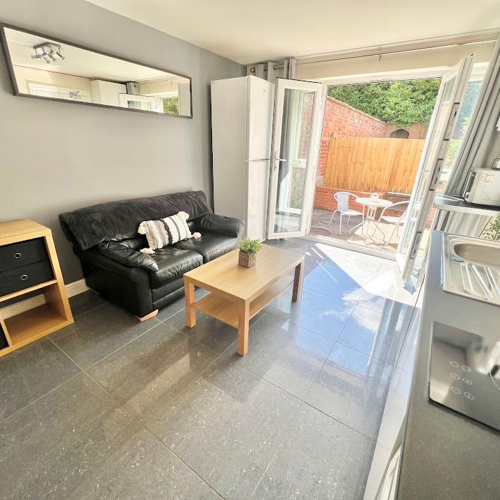 Flat 1B, 49 Lower Ford Street – Student Accommodation Coventry - Photo 1