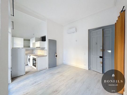 A LOUER AVIGNON INTRAMUROS (84000) : studio avec balcon climatisé- refait à neuf, - Photo 1