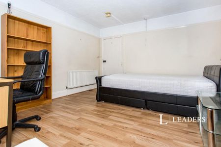 1 bedroom in a house share to rent - Photo 5