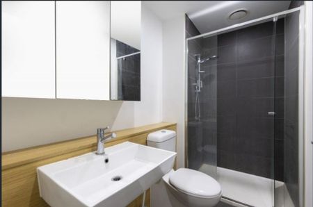 Stylish Inner-City Apartment with Resort-Style Facilities - Photo 3