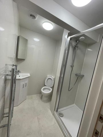 6 bedroom detached house to rent - Photo 3