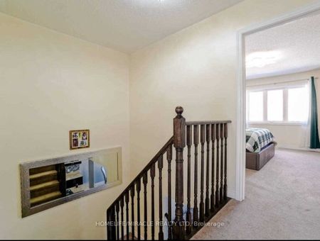 Townhouse For Lease | X8147430 - Photo 2