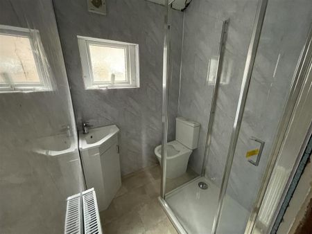 3 bedroom apartment to rent - Photo 5