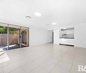 Spacious Townhouse - Photo 6