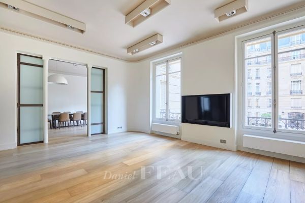 Appartement à louer à Paris 8Ème - Photo 1