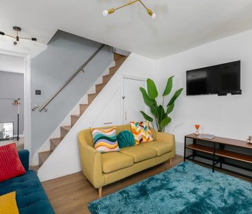 3 Bed Semi-Detached House, Farley Place, SE25 - Photo 2